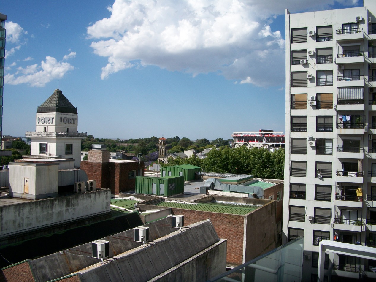 Excelente Monoambiente dividido. 8vo Piso contrafrente vistas abiertas. Se alquila amoblado. Edif con amenities