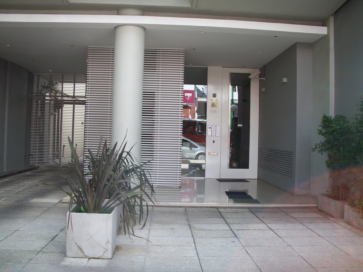 Excelente Monoambiente dividido. 8vo Piso contrafrente vistas abiertas. Se alquila amoblado. Edif con amenities