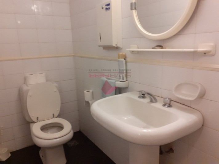 Venta oficina. Planta libre subdividido en 5 ambientes + Kitchenette + 2 baños