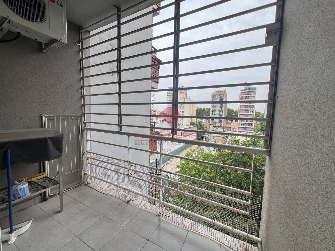 Semipiso de 2 ambientes apto prof.  c/ balcon al frente - Subte Linea B Echeverria