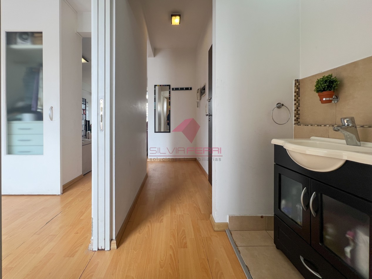 Semipiso de 2 ambientes apto prof.  c/ balcon al frente - Subte Linea B Echeverria