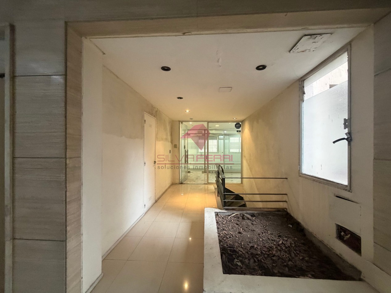 Venta oficina. Planta libre subdividido en 5 ambientes + Kitchenette + 2 baños
