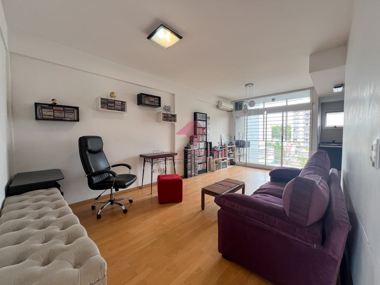 Semipiso de 2 ambientes apto prof.  c/ balcon al frente - Subte Linea B Echeverria