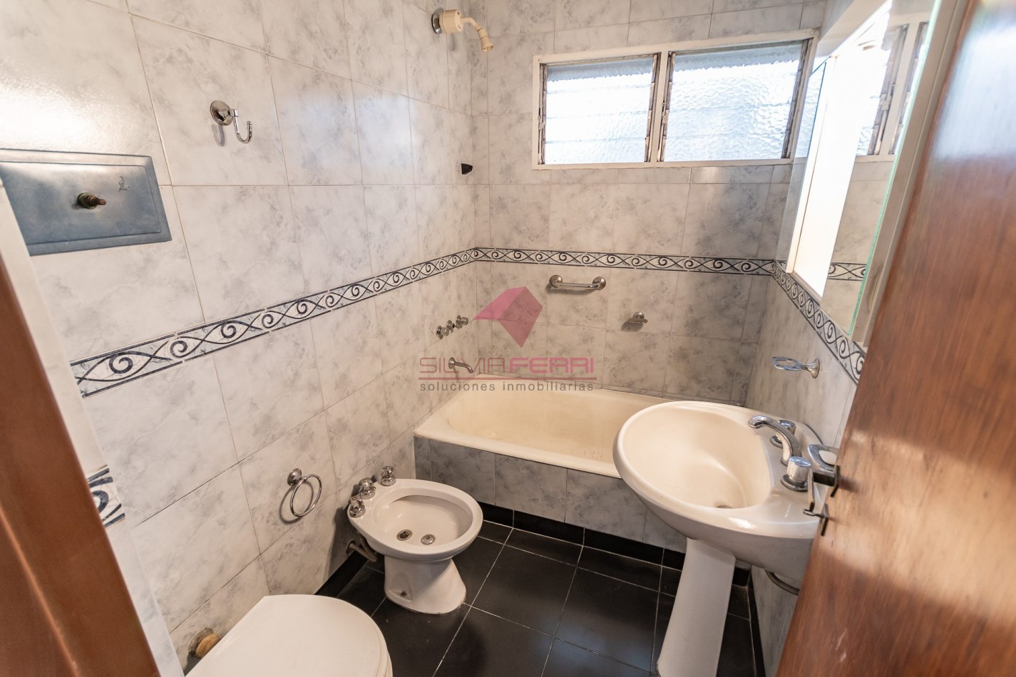 VENTA 3 AMBIENTES CON DEPENDENCIA, BALCON CORRIDO- SAN CRISTOBAL - APTO CREDITO