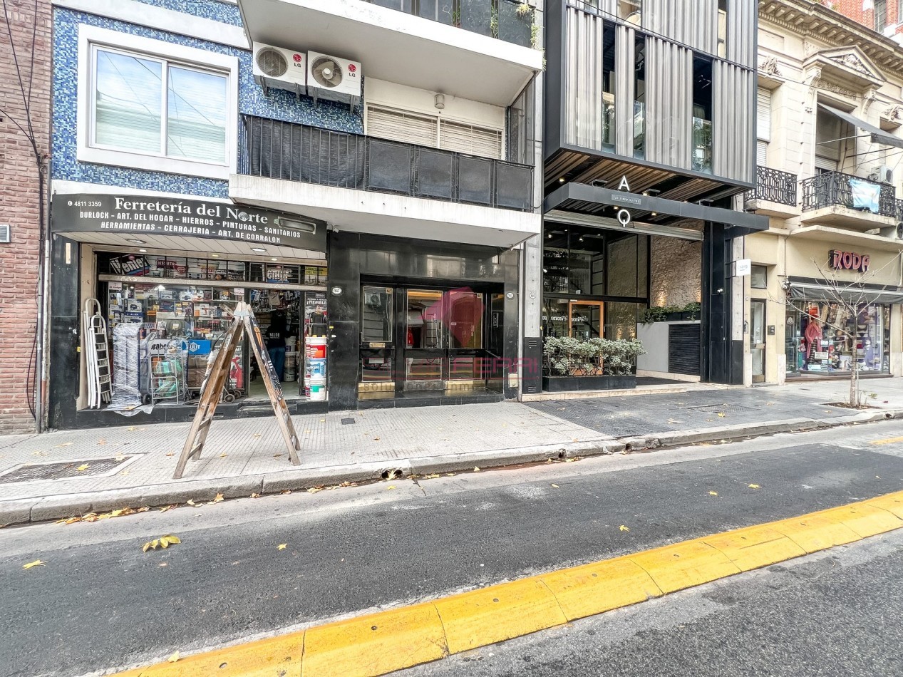 Monoambiente reciclado a nuevo con patio propio en Recoleta | Apto Profesional