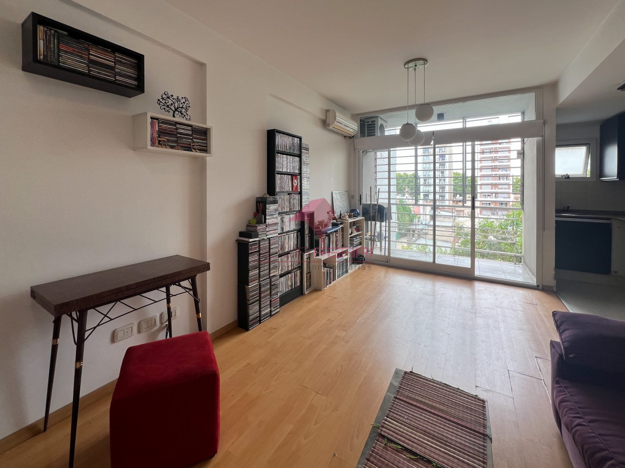 Semipiso de 2 ambientes apto prof.  c/ balcon al frente - Subte Linea B Echeverria