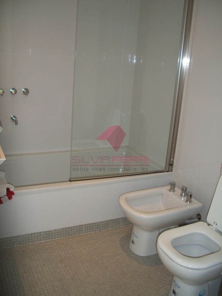 Excelente Monoambiente dividido. 8vo Piso contrafrente vistas abiertas. Se alquila amoblado. Edif con amenities