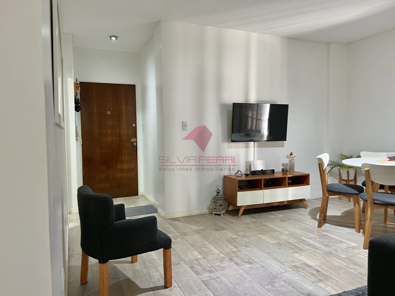 Venta departamento 2 amb + baulera. Reciclado totalmente . 4to piso lateral. Ubicado en el limite entre Colegiales y Belgrano