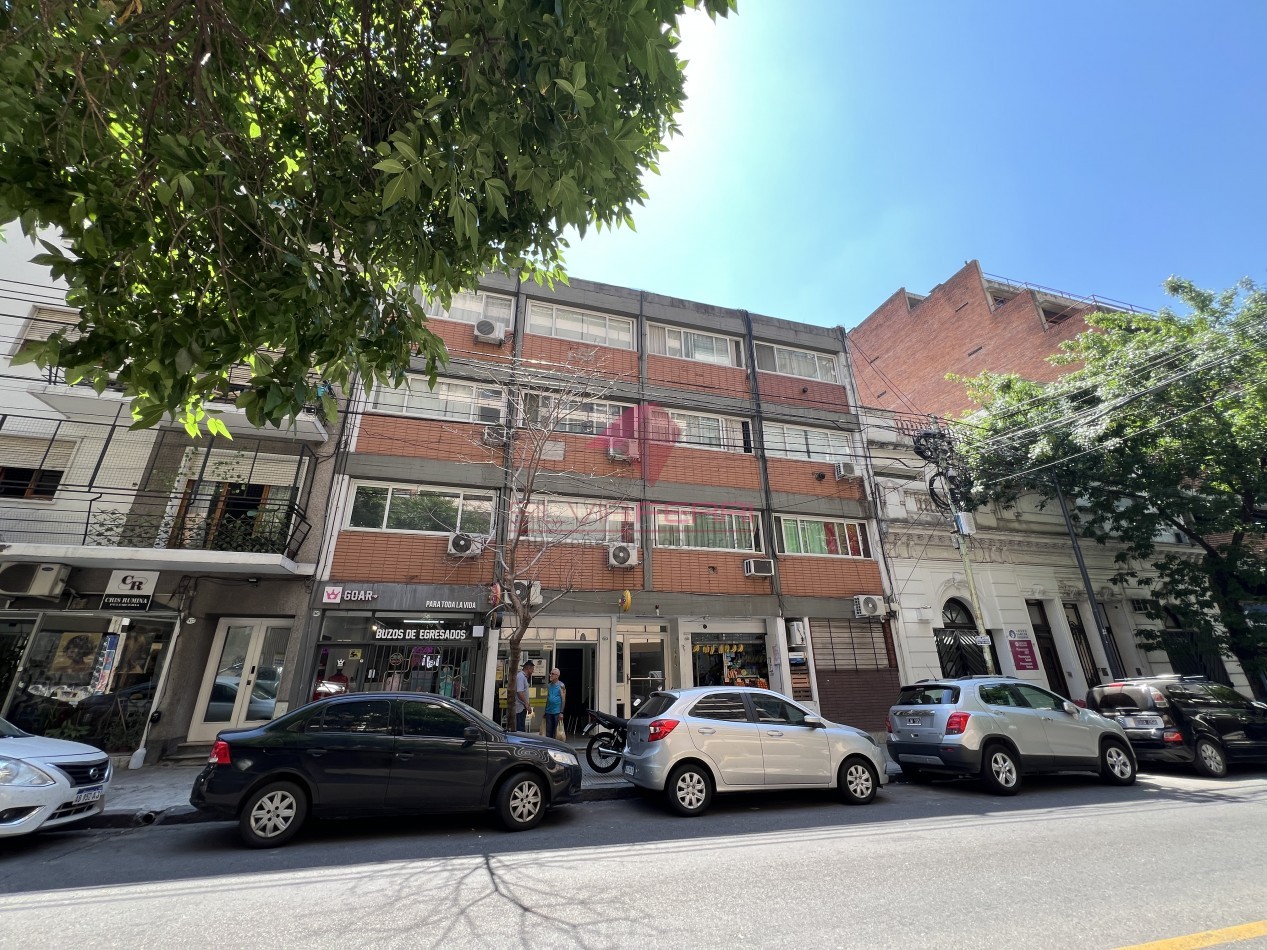 2 Ambientes - Apto Profesional y Apto Credito - Segundo Piso por Escalera