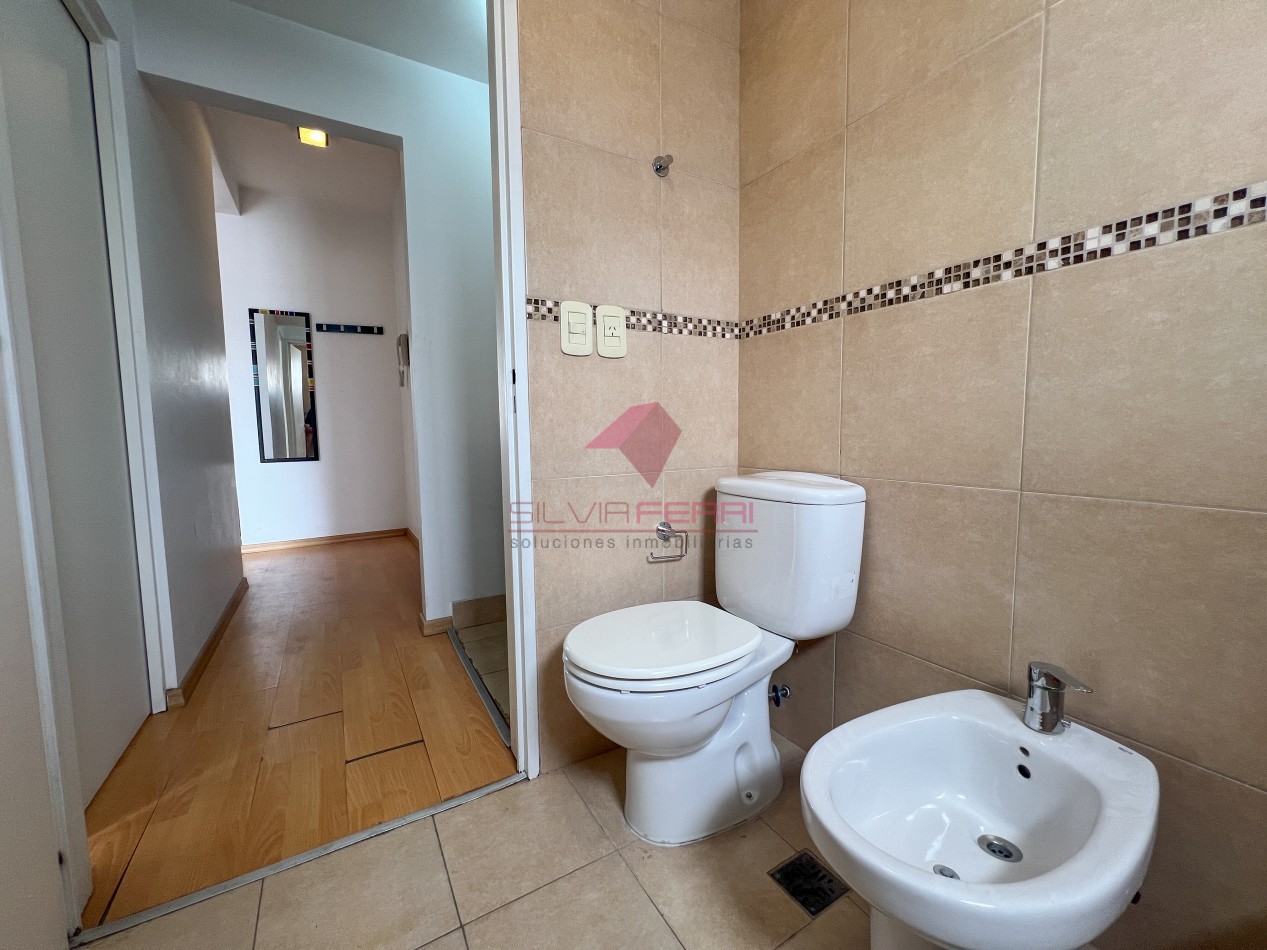 Semipiso de 2 ambientes apto prof.  c/ balcon al frente - Subte Linea B Echeverria