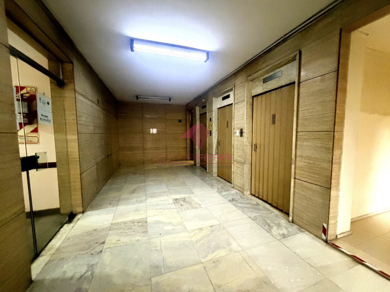 Venta oficina. Planta libre subdividido en 5 ambientes + Kitchenette + 2 baños