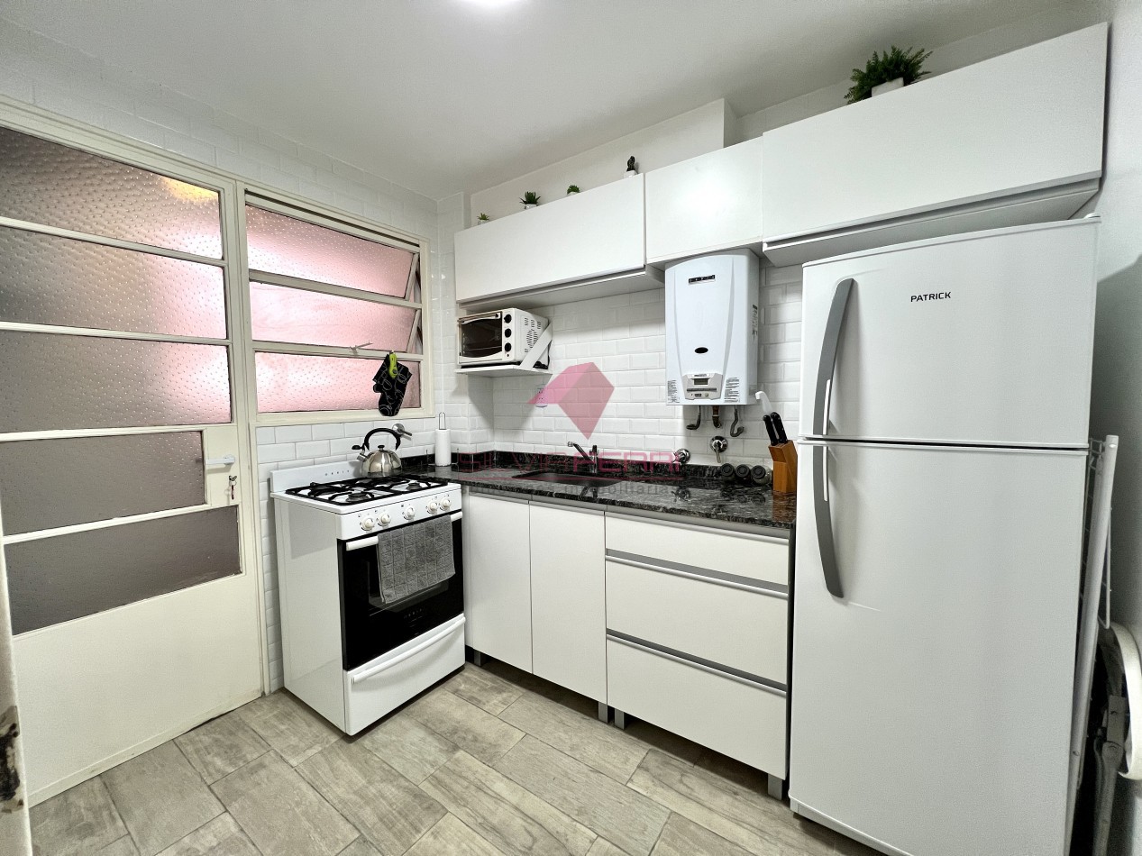 Venta departamento 2 amb + baulera. Reciclado totalmente . 4to piso lateral. Ubicado en el limite entre Colegiales y Belgrano