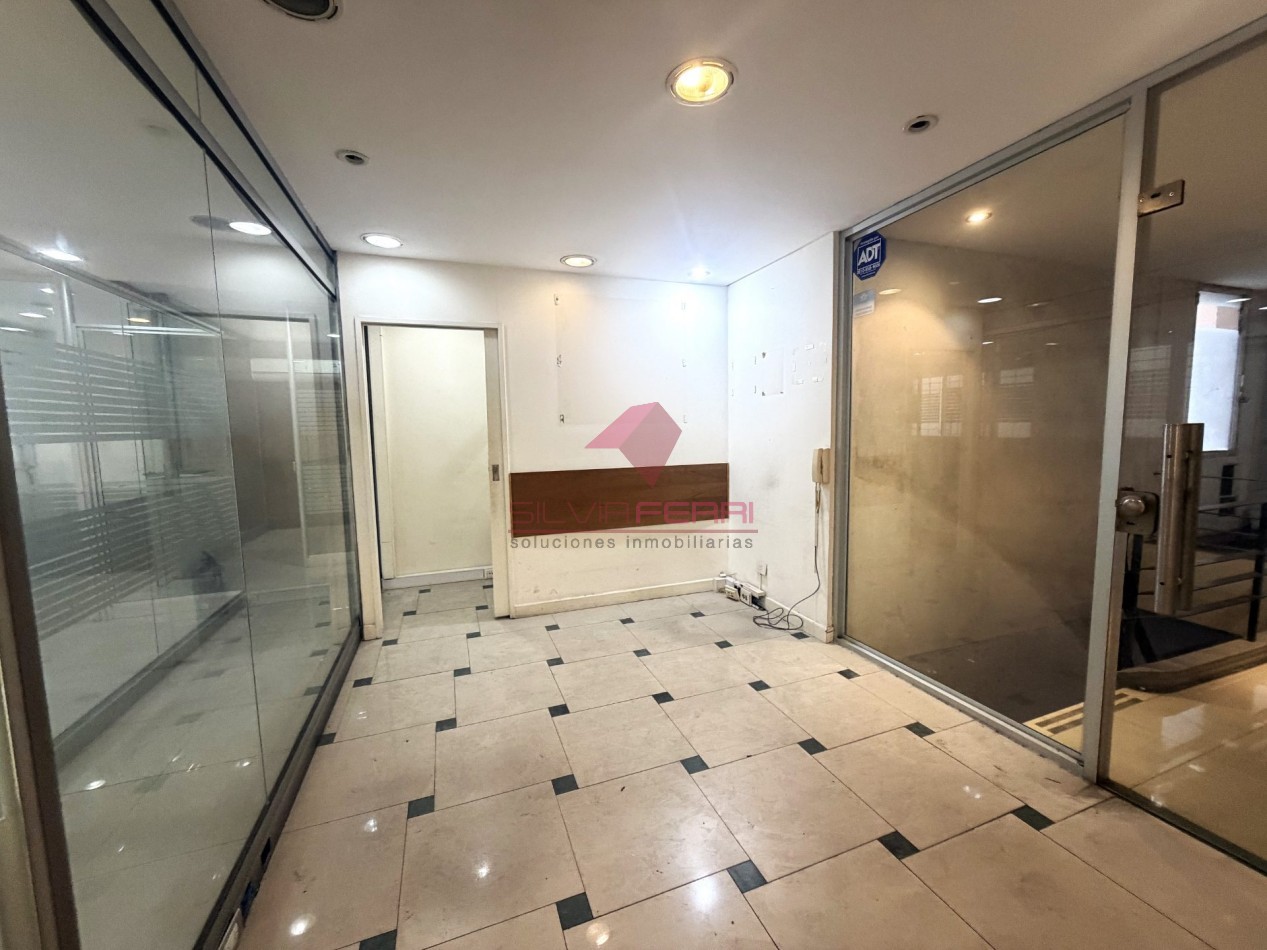 Venta oficina. Planta libre subdividido en 5 ambientes + Kitchenette + 2 baños