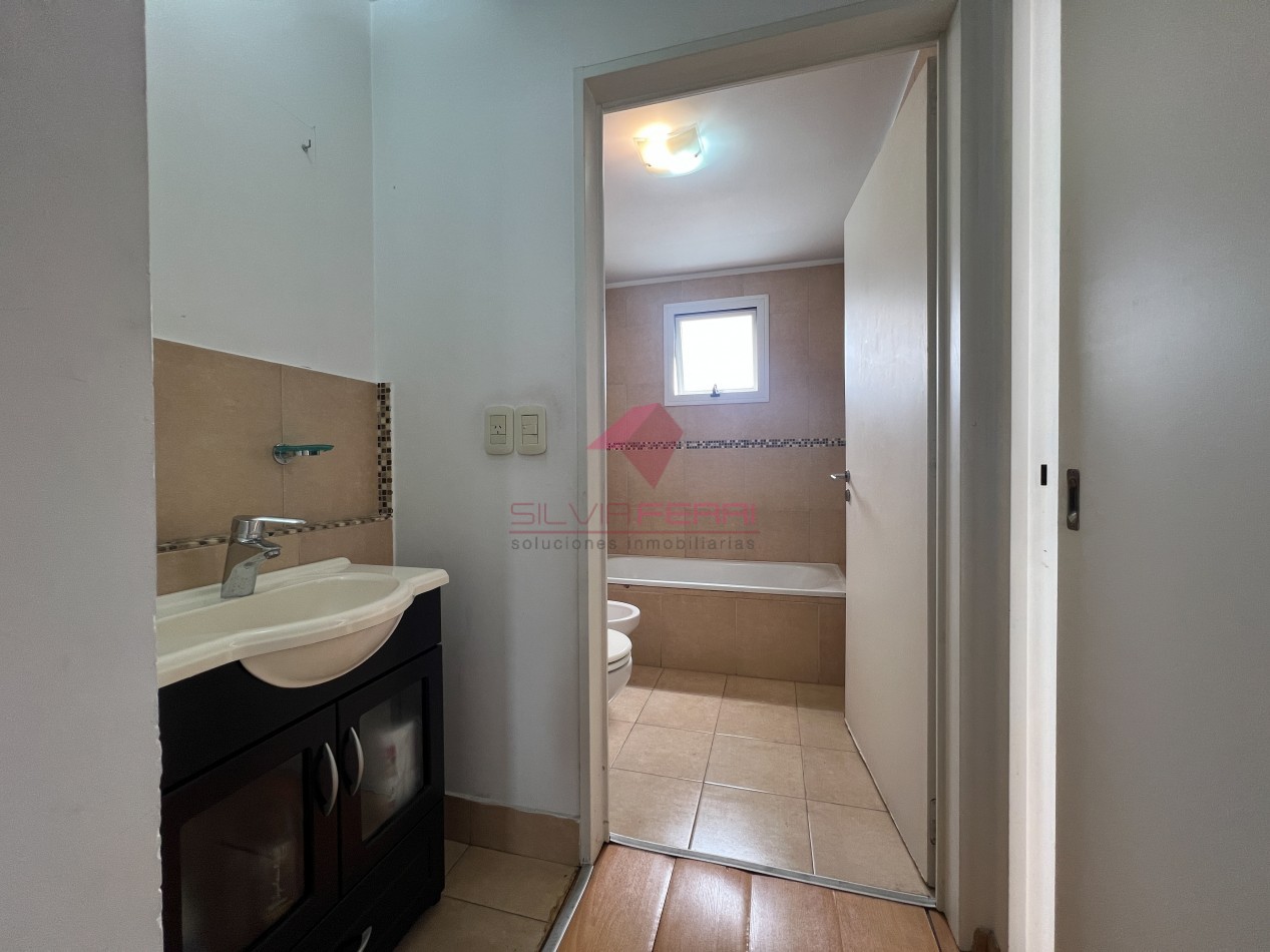 Semipiso de 2 ambientes apto prof.  c/ balcon al frente - Subte Linea B Echeverria