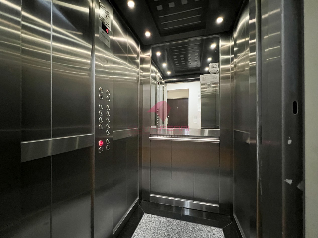 Semipiso de 2 ambientes apto prof.  c/ balcon al frente - Subte Linea B Echeverria