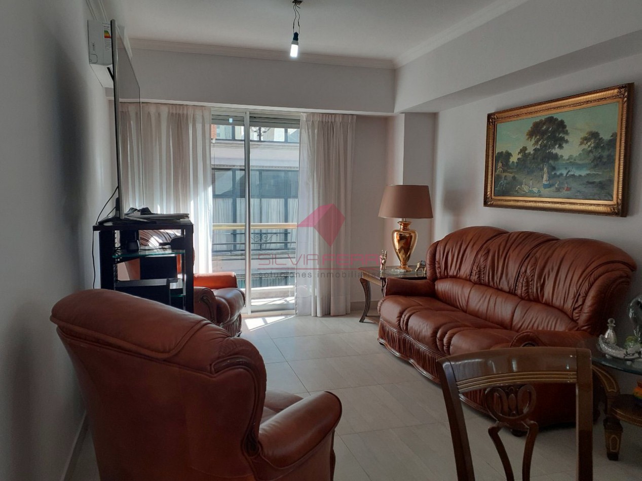 3 ambientes + cochera con amplio balcon. Impecable!!