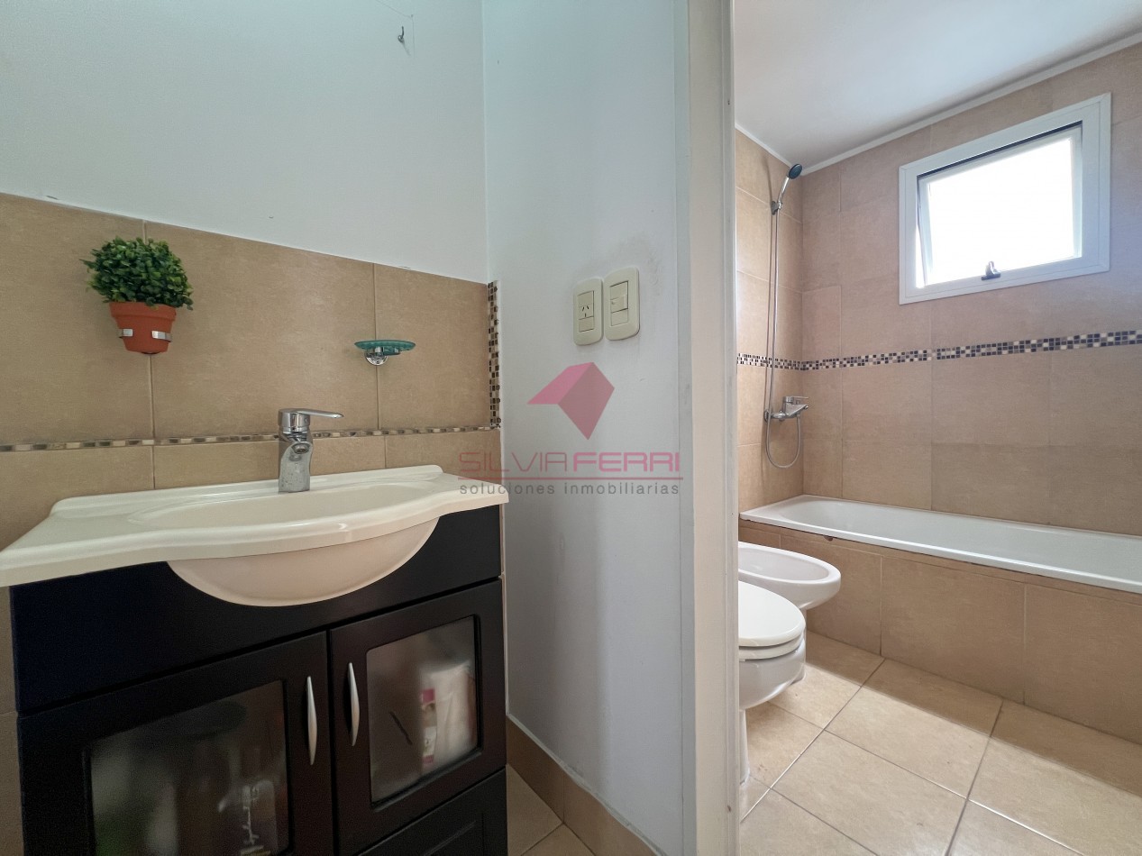 Semipiso de 2 ambientes apto prof.  c/ balcon al frente - Subte Linea B Echeverria