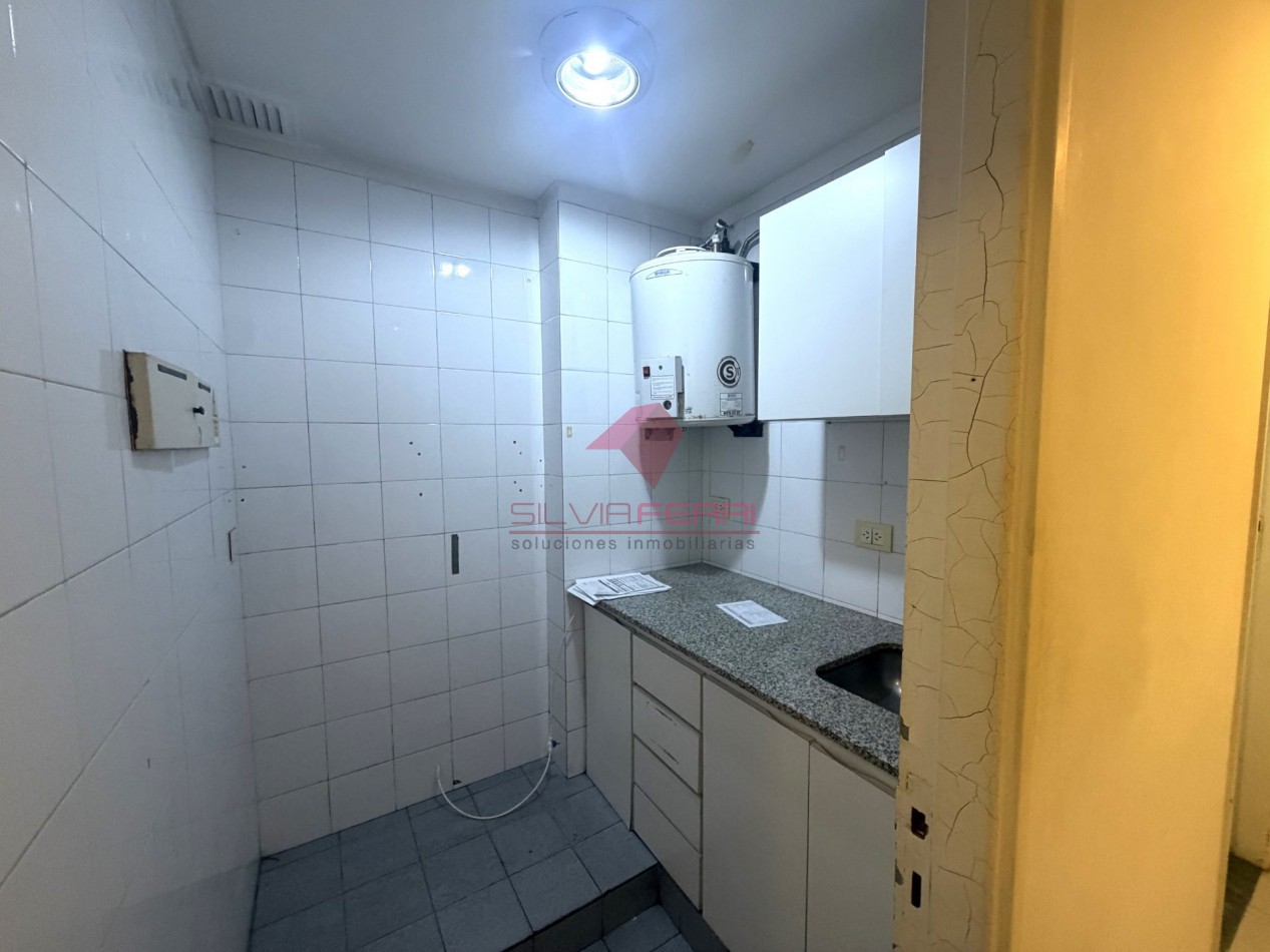 Venta oficina. Planta libre subdividido en 5 ambientes + Kitchenette + 2 baños