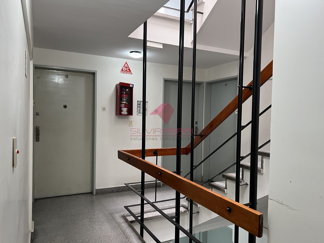 2 Ambientes - Apto Profesional y Apto Credito - Segundo Piso por Escalera