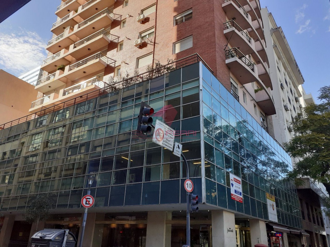 3 ambientes + cochera con amplio balcon. Impecable!!