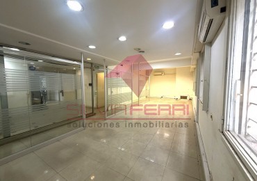 Venta oficina. Planta libre subdividido en 5 ambientes + Kitchenette + 2 baños